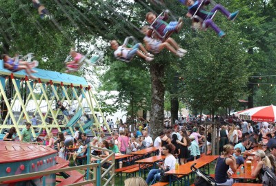 Festwiese_Kettenkarusell und Schiffschaukel